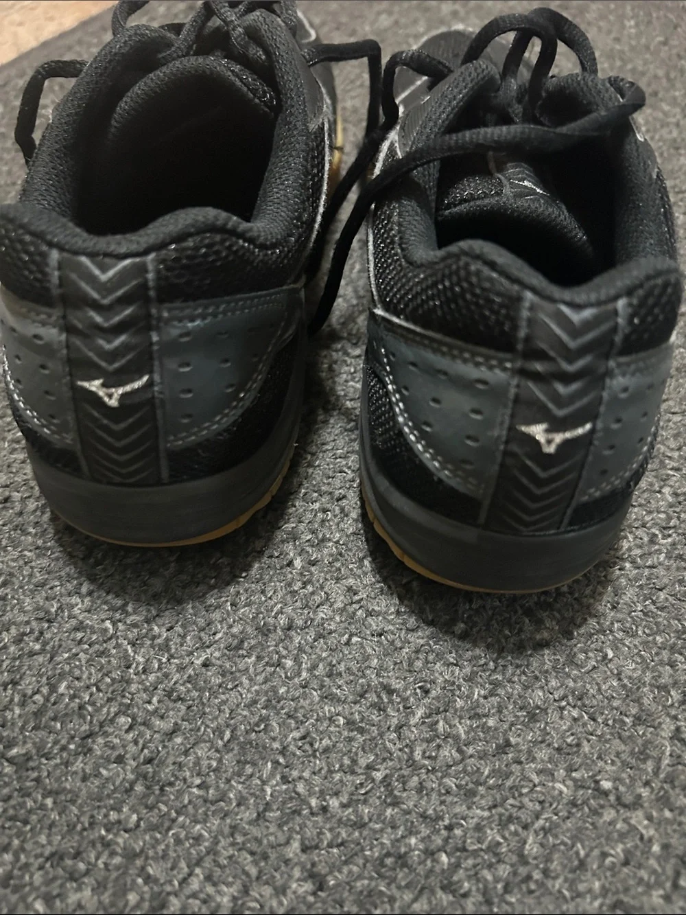 Mizuno Black and Yellow Indoor Training Sneakers